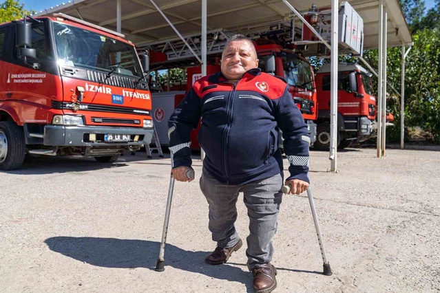 Cam kemik hastası "110 Yaşar", 24 yıldır İzmir İtfaiyesi'nde görev yapıyor