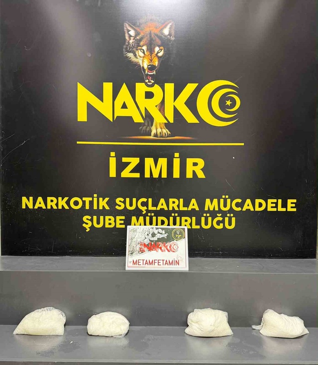 İzmir otogarında narkotik ekipleri 2 kilo 350 gram metamfetamin ele geçirdi