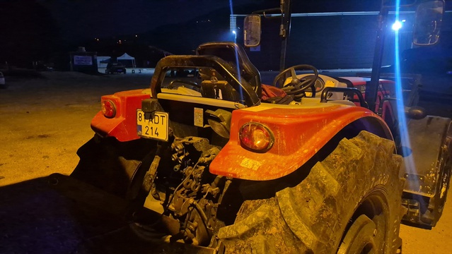 Düzce Yığılca'da otomobil traktörle çarpıştı, kazada 5 kişi yaralandı