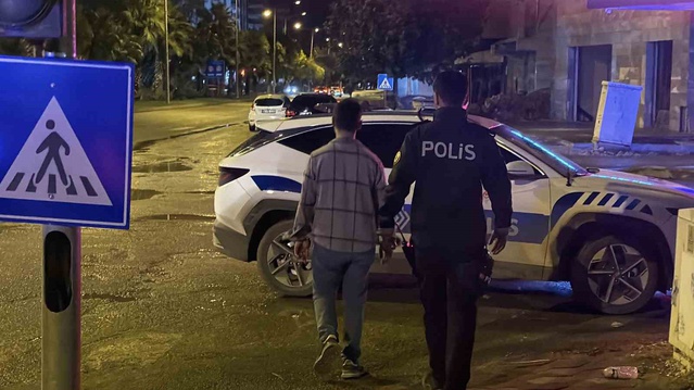 2022'de 7 kez üst geçide çıkan şahıs Adıyaman'da inşaatın tepesinde ikna edildi
