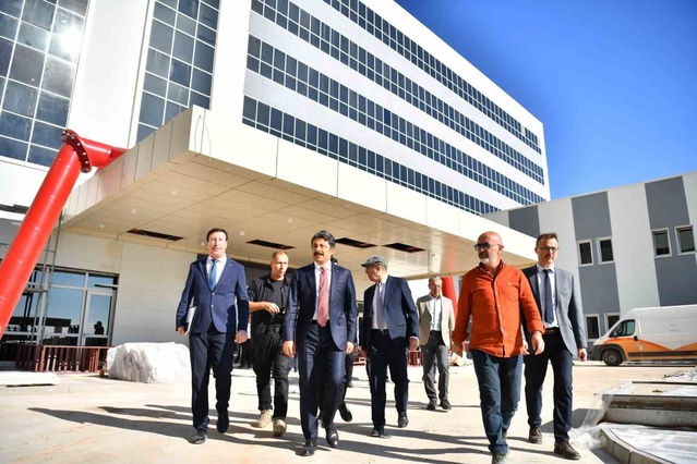 Kırşehir Valisi Demiryürek, 400 yataklı hastanenin altyapı ve çevre yolunu inceledi
