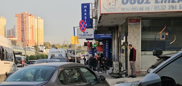 İstanbul'da gece yarısı müzikholde çatışma: Biri polis 2 ölü, 2 yaralı