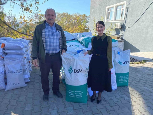 Kırklareli Kofçaz'da 44 üreticiye 4 bin 475 kilo yem bitkisi tohumu dağıtıldı