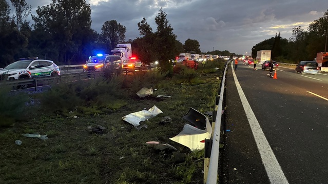 Sakarya Hendek'te devrilen otomobilde 1 kişi öldü, 4 kişi yaralandı