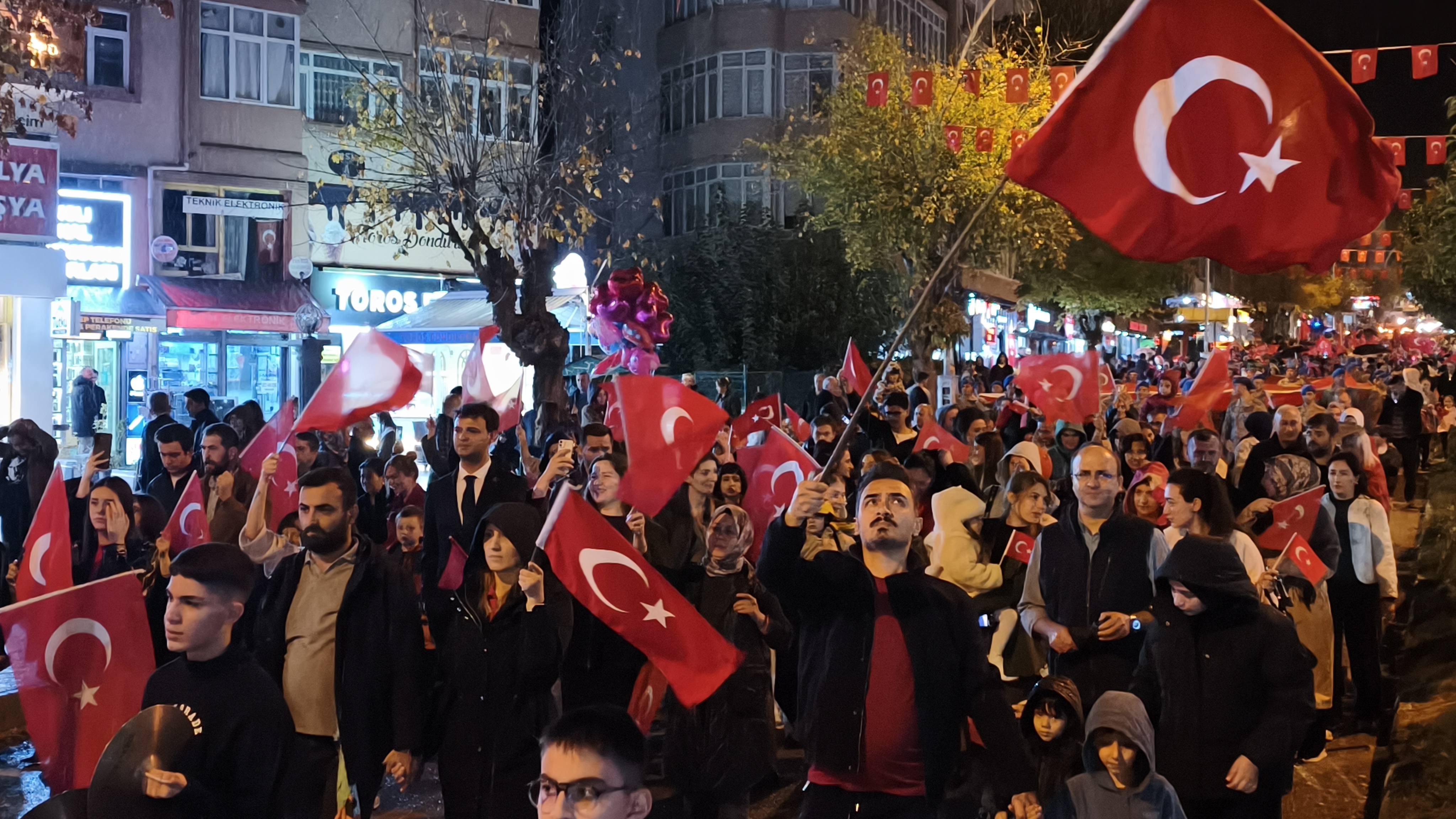Siyasi isimlerden 29 Ekim mesajları. "Milli iradenin abidevi eseri"