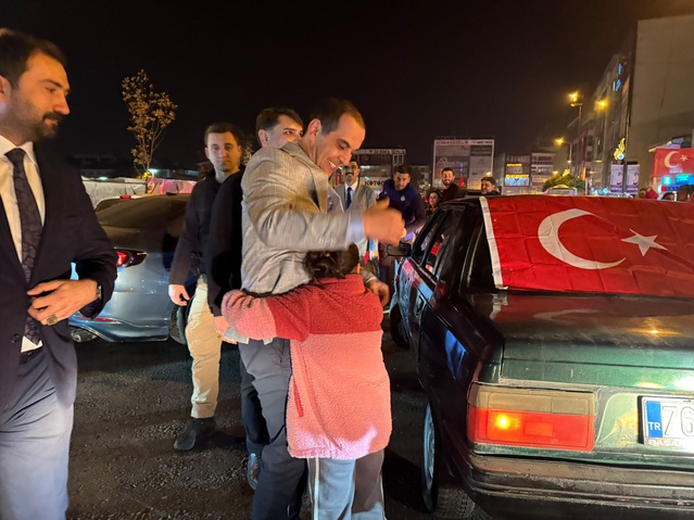 Iğdır'da 103 araç kent turu attı, Vali Taşolar konvoyda yer aldı