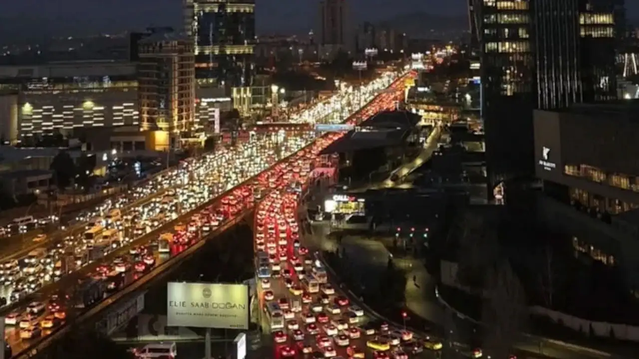 Yağmur Ankara’yı da vurdu! Başkentte trafik durma noktasına geldi