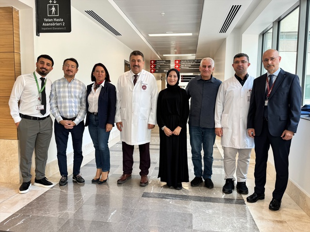 Bezmialem'de çapraz nakille baba ve teyze iki hastayı sağlığına kavuşturdu