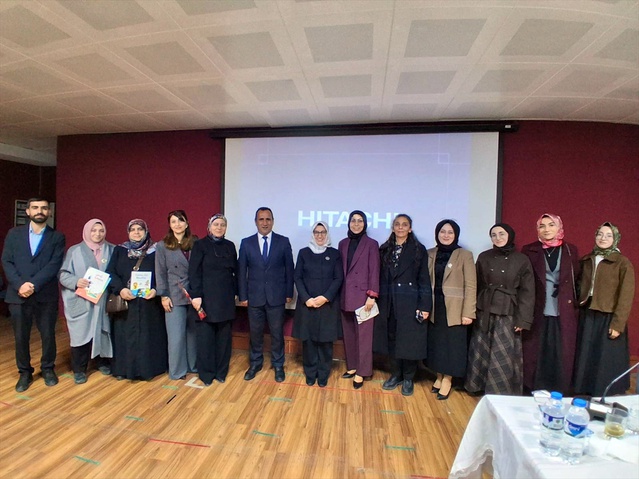 Sarıkamış'ta çocuk edebiyatı söyleşisinde yazar Günyüz öğrencilerle buluştu