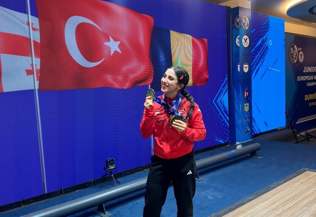 Tarsuslu Gamze Altun, U-23 Avrupa Halter Şampiyonası'nda 2 rekor kırıp şampiyon oldu