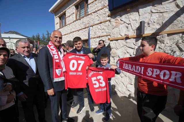 Kültür ve Turizm Bakanı Ersoy, Antalya İbradı'da gençlik ve kültür merkezlerini açtı