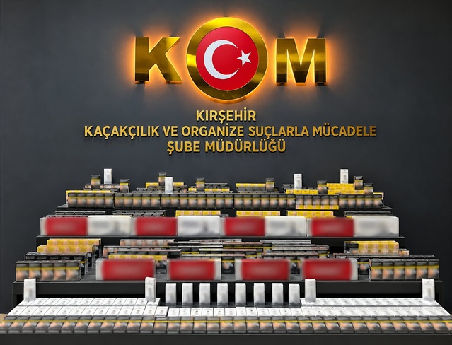 Kırşehir'de durdurulan otomobilde 1250 paket kaçak sigara ele geçirildi