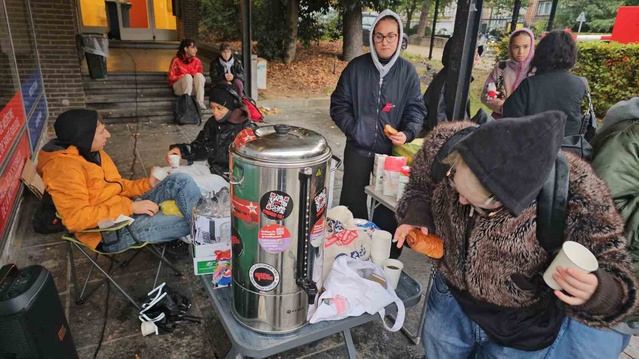 Belçika'da ULB öğrencileri yüzde 43'lük harç artışını barikatlarla protesto ediyor
