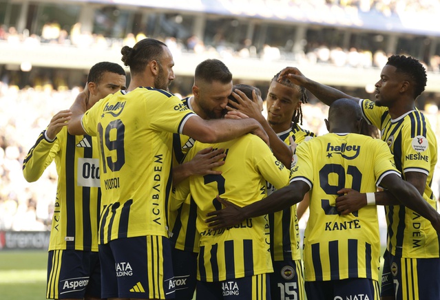 Fenerbahçe, Süper Lig'de 49. kez karşılaşacağı Çaykur Rizespor'a yarın konuk olacak