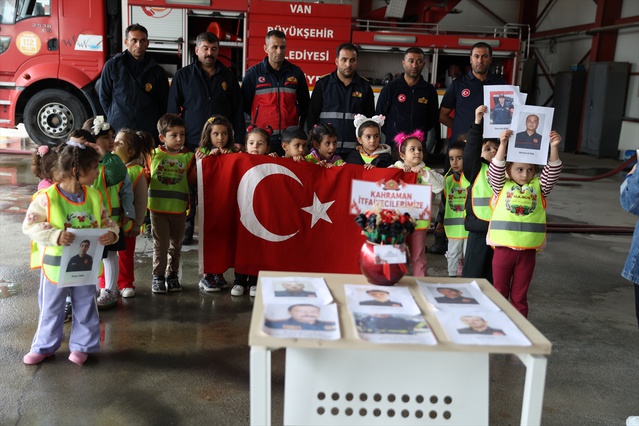 Erciş'te ana sınıfı öğrencilerine yönelik etkinlikte şehit itfaiyeciler anıldı