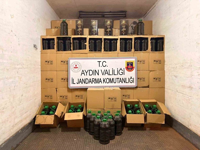 Köşk'te jandarma, takibe aldığı kamyonette 5 bin 300 litre taklit zeytinyağı buldu