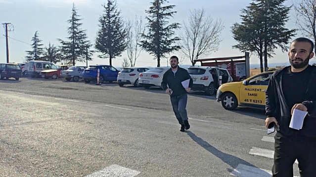 Lastik patladı, yolda kaldılar! Jandarma KPSS adaylarını son dakikada sınava yetiştirdi
