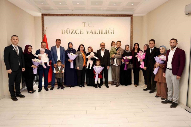 Düzce'de koruyucu aile buluşmasında Elif Makas ailelere teşekkür etti