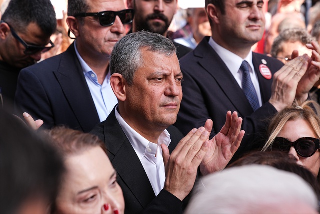 Yeni Parti Genel Başkanı Özel, "sansüre hayır habere özgürlük" yürüyüşüne katıldı