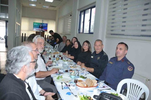 Aliağa'da emniyet, jandarma ve muhtarlar zeytin hasadı tedbirlerini görüştü