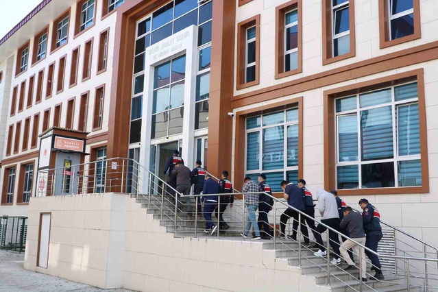 Yalova merkezli 6 ilde dolandırıcılık operasyonunda 8 şüpheliden 6'sı tutuklandı