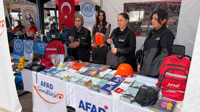 Adıyaman Kent Meydanı'nda AFAD Tanıtım Noktası afet bilinci için kuruldu