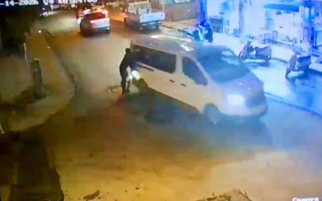 Bodrum'da skuterli gence çarpmamak için manevra yapan sürücü tokat attı