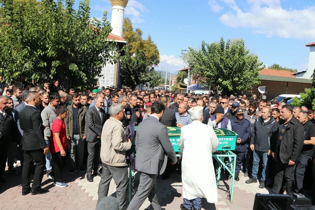 Soma'daki maden işletmesinde göçükte ölen işçi Kerim Ören Kırkağaç'ta toprağa verildi