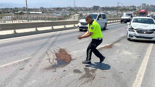 Hatay'da örnek davranış sergileyen 3 polis başarı belgesi aldı