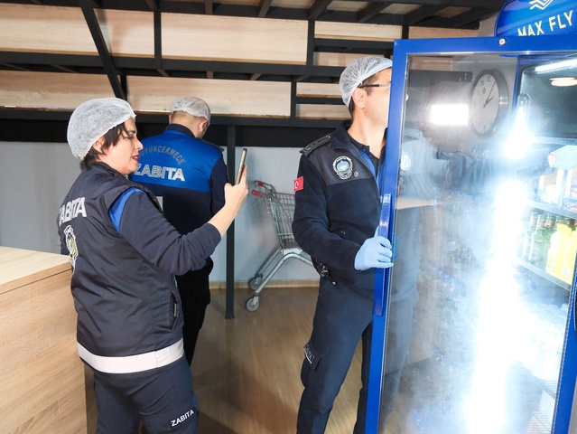 Büyükçekmece Belediyesi okul kantinlerini denetledi, aykırı işletmelere ceza kesildi.