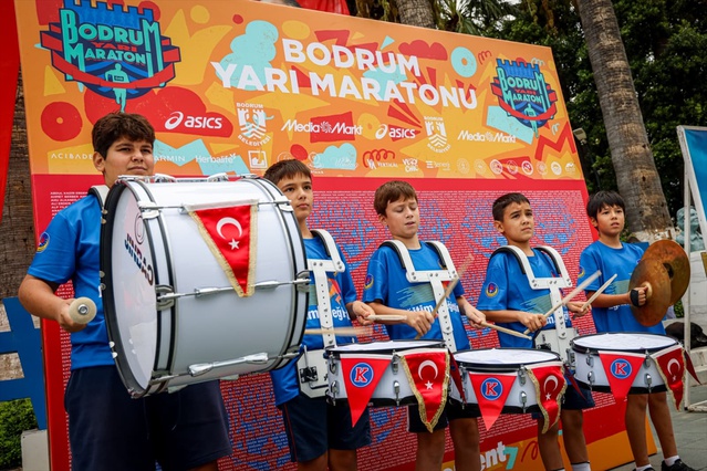 Bodrum Yarı Maratonu çocuk koşusuyla başladı, finisher madalyaları elle hazırlandı