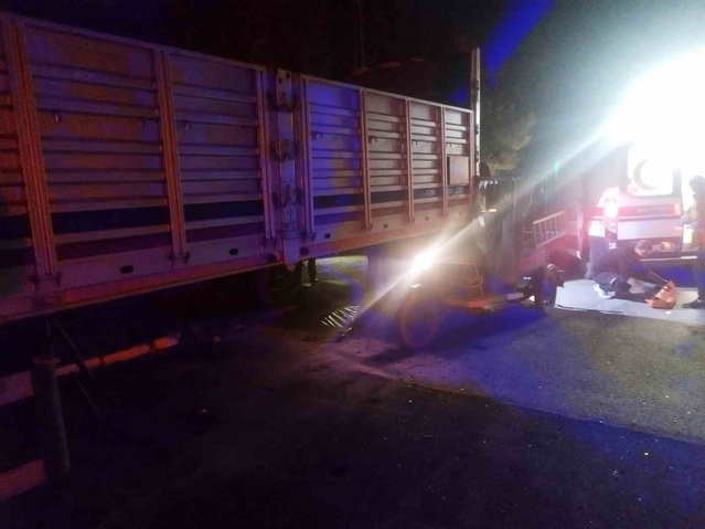 Konya Karapınar'da yarı römorka çarpan motosikletin sürücüsünde hayati tehlike var