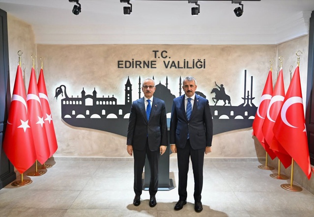 Bakan Uraloğlu, hızlı tren hattı açılışı öncesi Edirne Valisi Sezer'i ziyaret etti