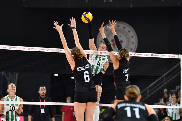 Manisa Büyükşehir Belediye Spor, Sultanlar Ligi'nde Beşiktaş'a 3-1 yenildi