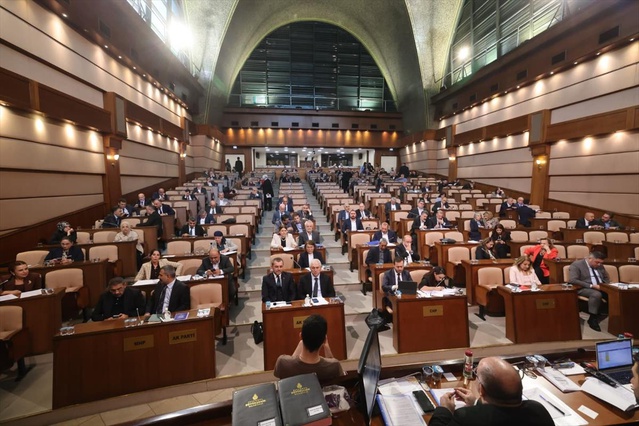 Sağanağın vurduğu gün İBB Meclisi'nde tartışma: CHP'li Vural 'su baskını yok' dedi