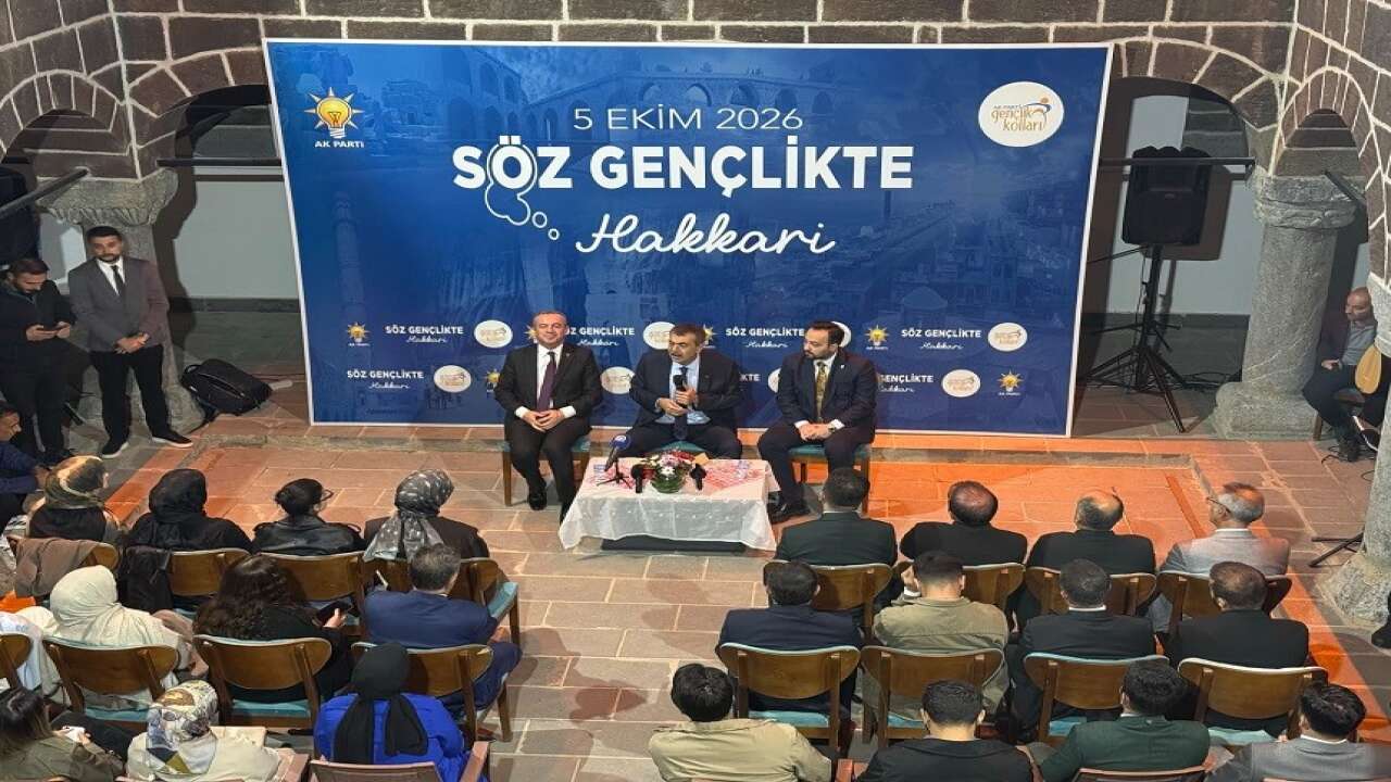 Bakan Tekin Hakkâri’de gençlerle bir araya geldi