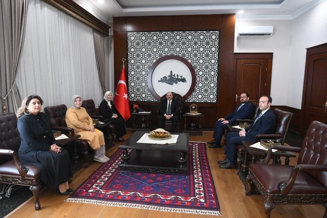 Bakan Yardımcısı Yenigün, Balıkesir'de 5 ilin çocuk hakları komiteleriyle buluştu