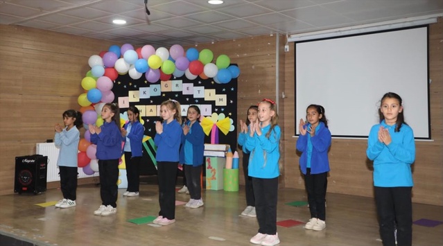 Van Başkale'de İlköğretim Haftası'nda Kaymakam Sarı eğitim camiasına başarı diledi