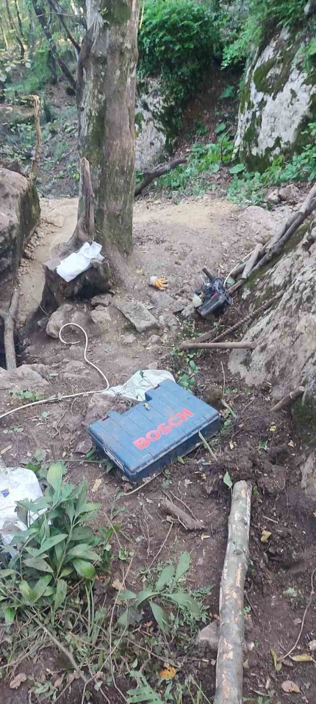 Bartın'da jandarma operasyonuyla ormanda define arayan 5 kişi gözaltına alındı