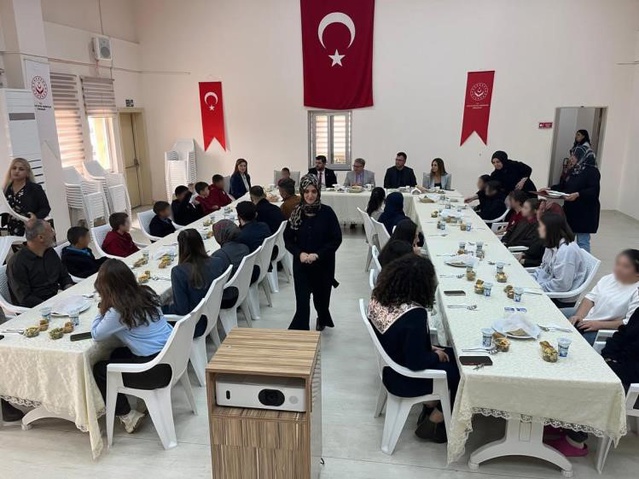 Bozüyük Kaymakamı Helvacı, Çocuk Evleri Sitesinde çocuklarla aynı sofrada buluştu