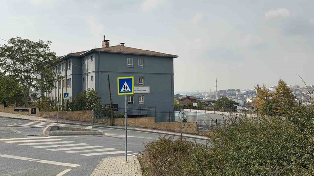 Arnavutköy Anadolu Lisesi'ne asılsız saldırı paylaşımı yapan 2 çocuk gözaltına alındı