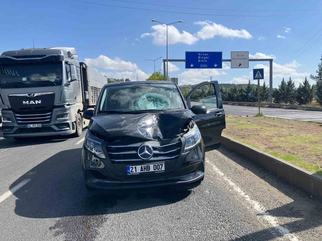 Diyarbakır Sur'da aracın çarptığı kişi ağır yaralı olarak hastaneye kaldırıldı