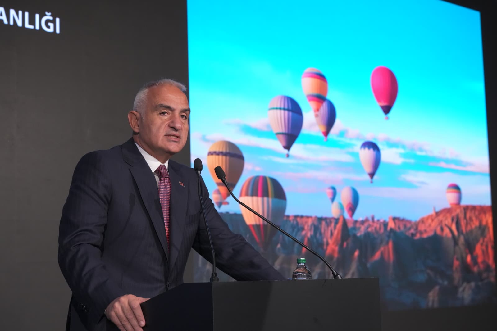 Turizm gelirinde rekor. Dokuz aylık turizm geliri 51 milyar 278 milyon dolara ulaştı