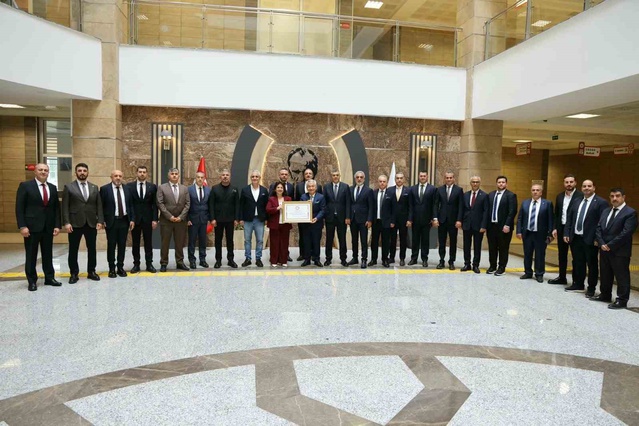 Adana Ticaret Odası'nın yeni başkanı Şahbaz mazbatasını alıp göreve başladı