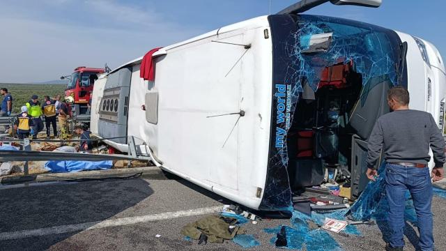 Manisa'da yolcu otobüsü ile çekici çarpıştı: 11 ölü, 27 yaralı