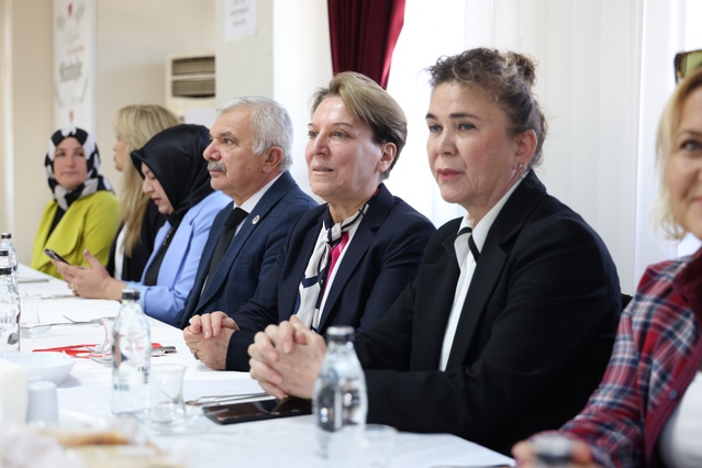 Keçiören'de kadın ve aile söyleşisinde teknolojinin aileye etkisi ele alındı