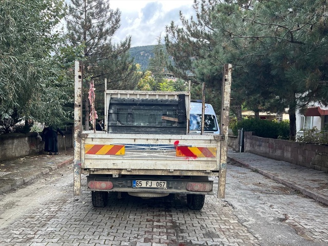 Konya Akşehir Altunkalem'de kamyonet iki kişiyi yaraladı, sürücü gözaltına alındı