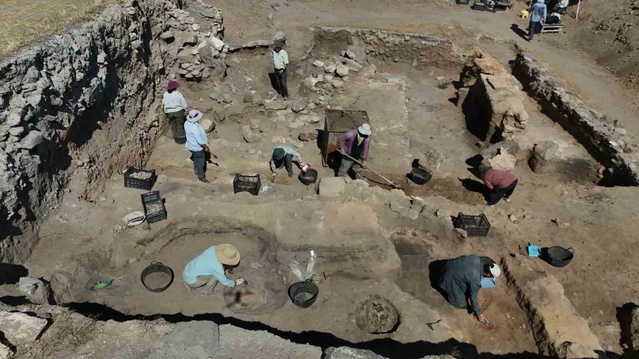 Kültepe'de 78 yıldır süren kazılarda ilk kez Helenistik mozaik tabanlı yapı bulundu