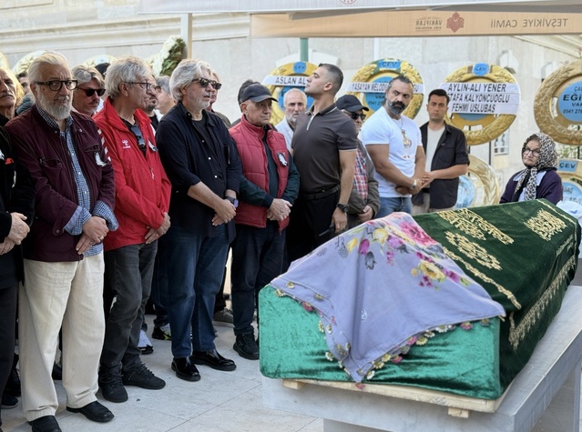 Necla Uygur, Teşvikiye Camii'ndeki cenaze namazı sonrası Feriköy'de toprağa verildi
