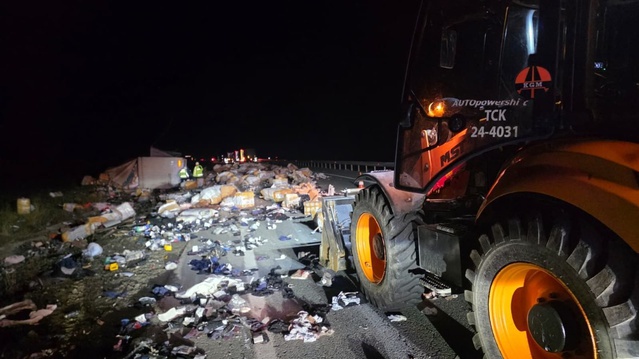 Erzincan-Sivas yolunun Sakaltutan mevkisinde iki tır çarpıştı, 1 kişi yaralandı